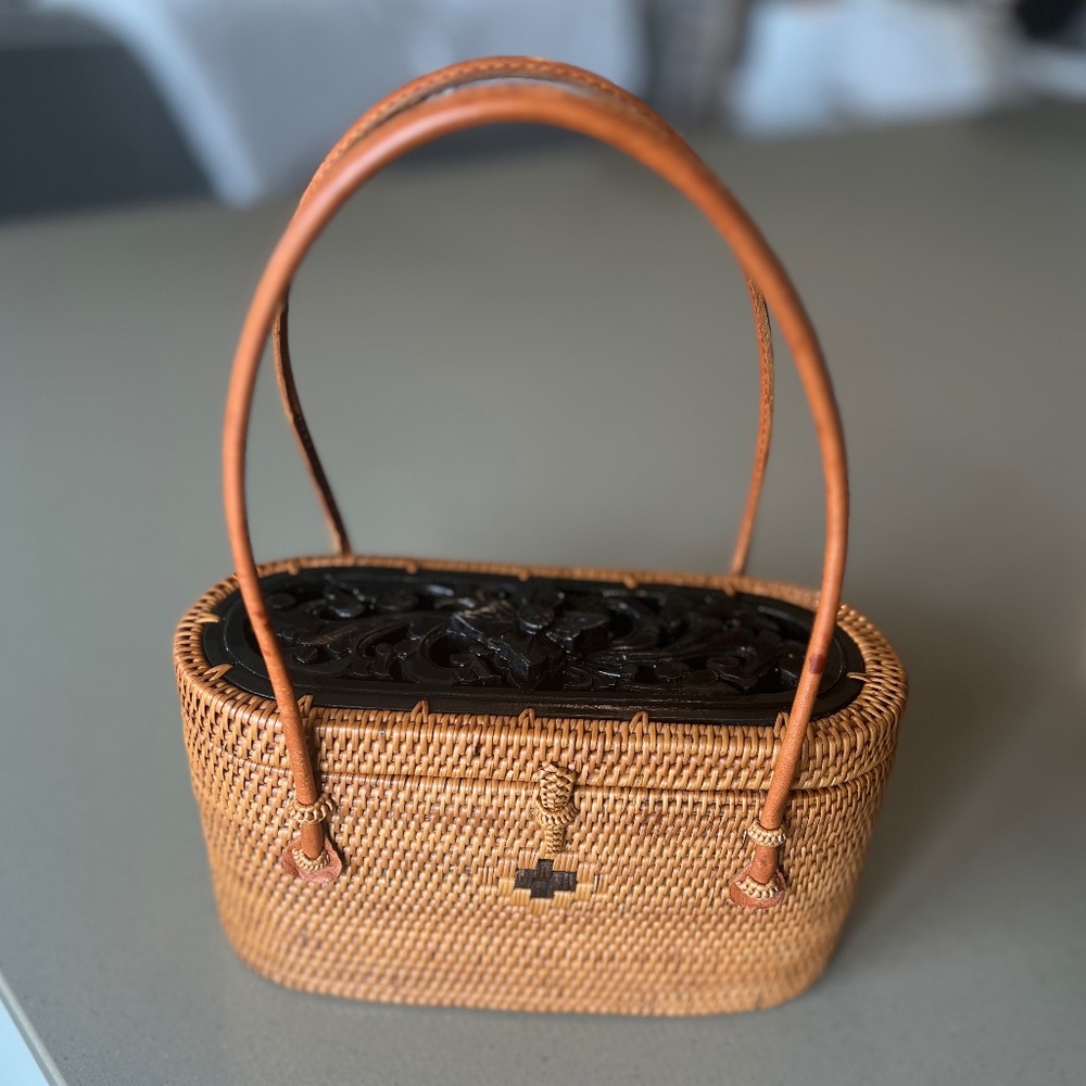 Woven Handbag with Wood Lid and Leather Handles